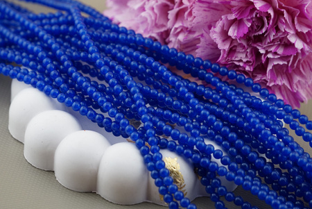 Chalcedon / kula / 4mm / Royal Blue / sznur / 90szt