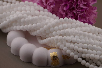 Chalcedon / kula / 6mm / Porcelain White / sznur / 60szt